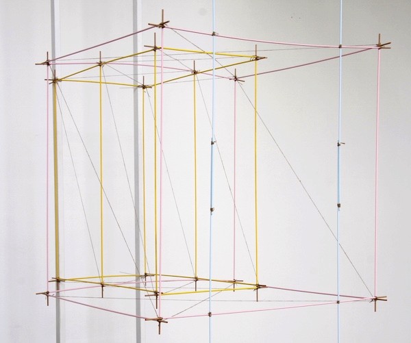 1 Doerte Behn, Staebe gelb-rosa-himmelblau, 2015